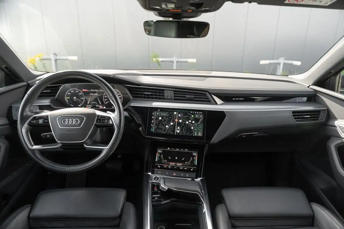 AUDI E-TRON