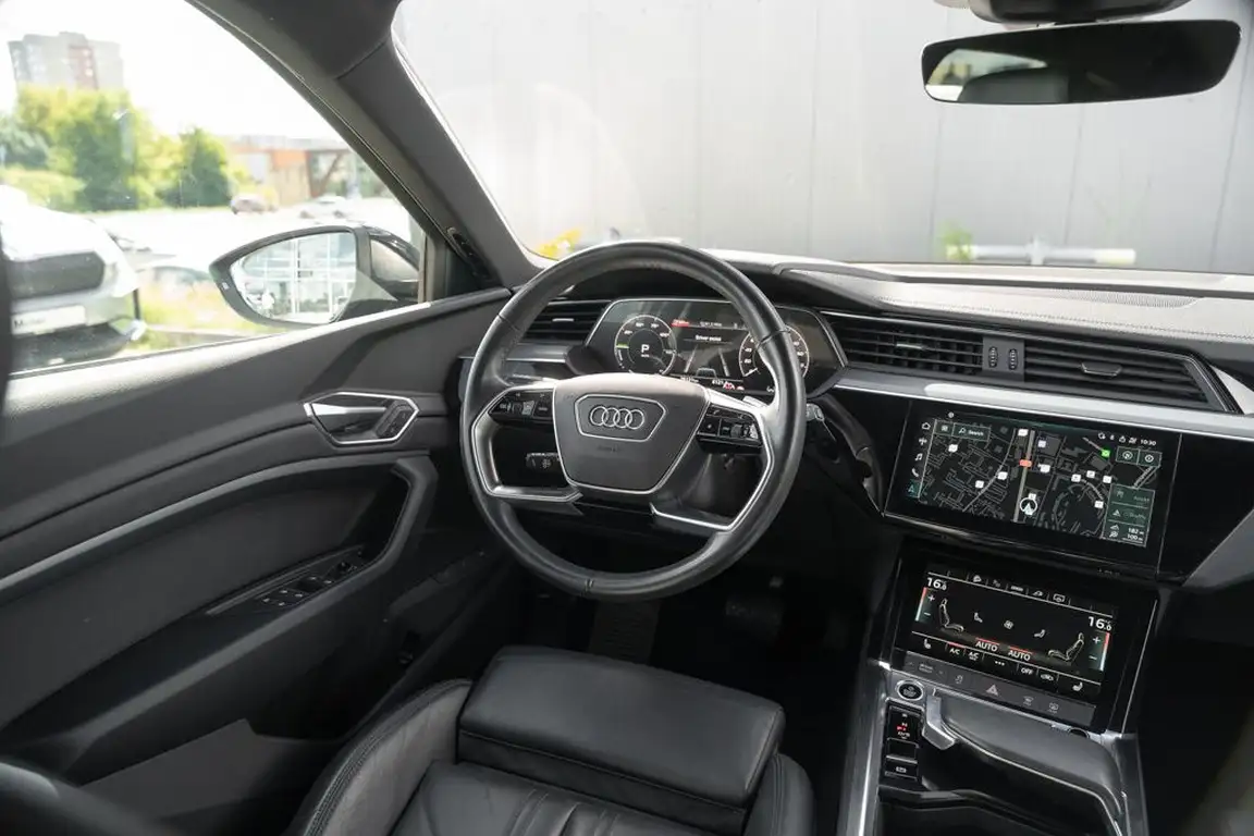 AUDI E-TRON
