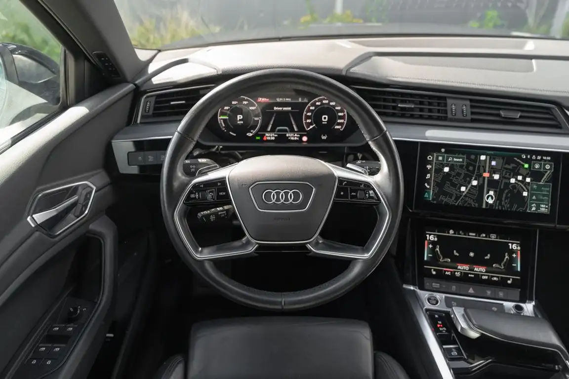 AUDI E-TRON