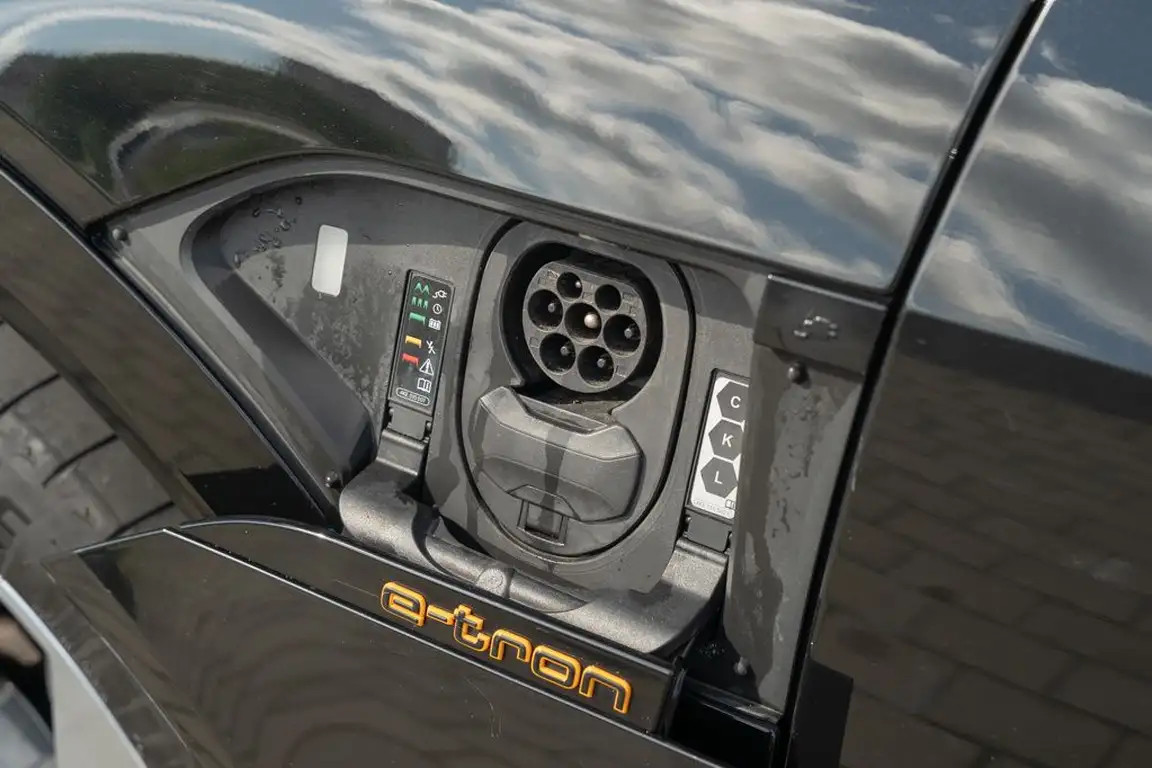 AUDI E-TRON