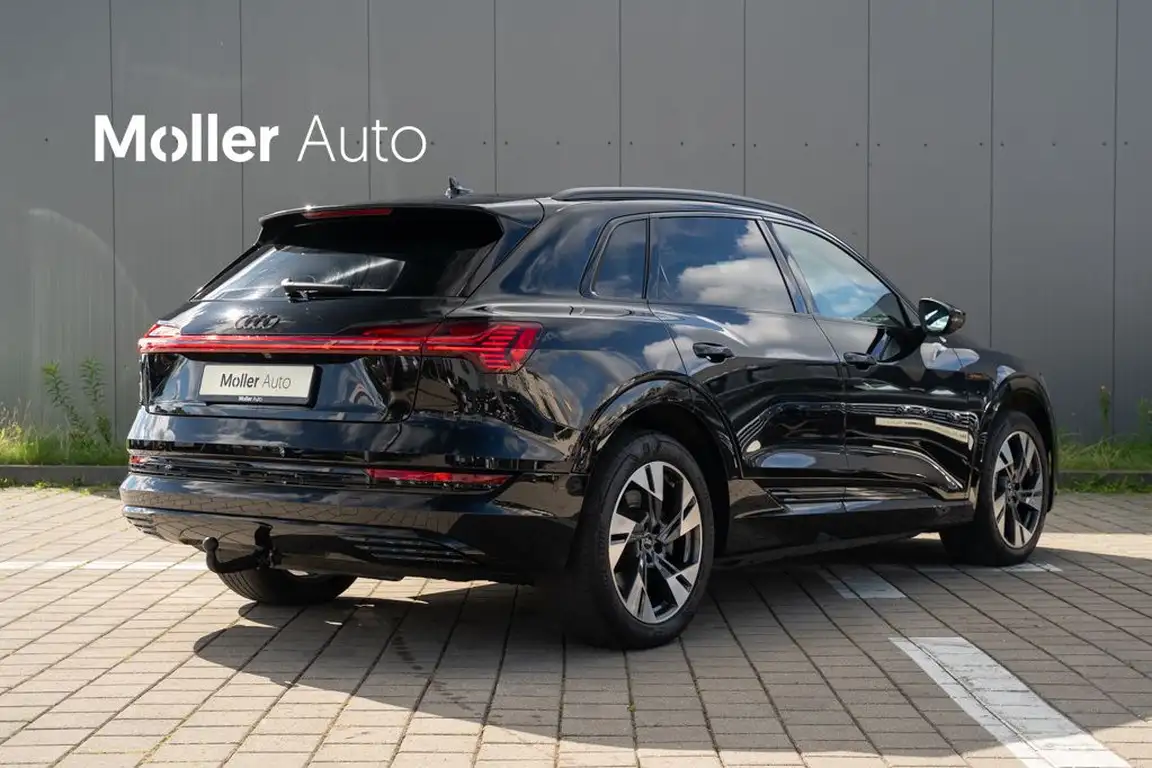 AUDI E-TRON