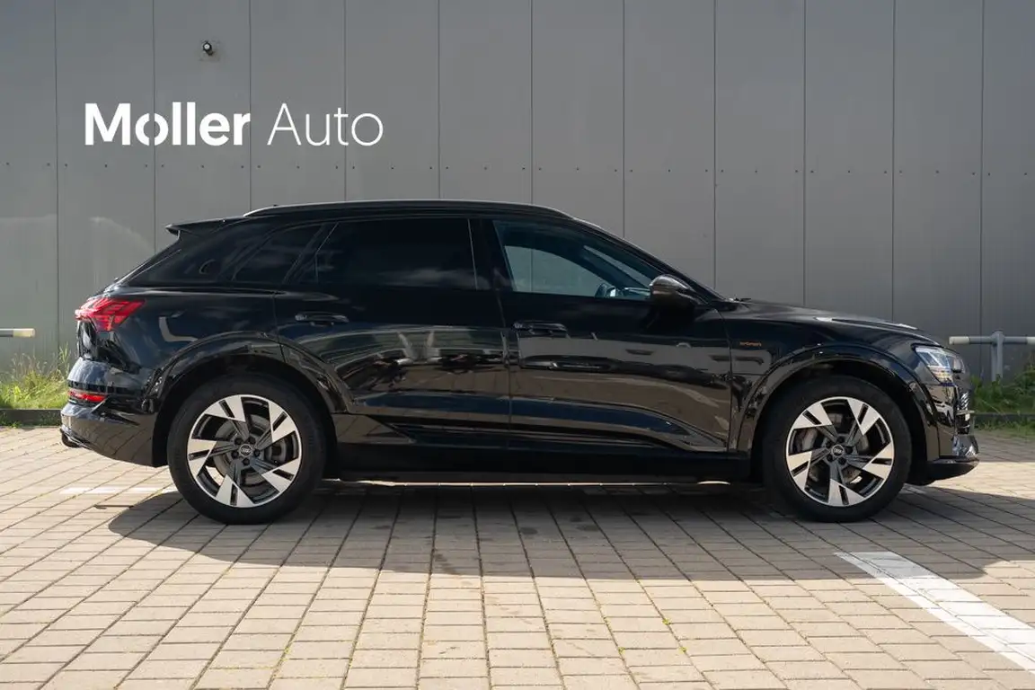 AUDI E-TRON