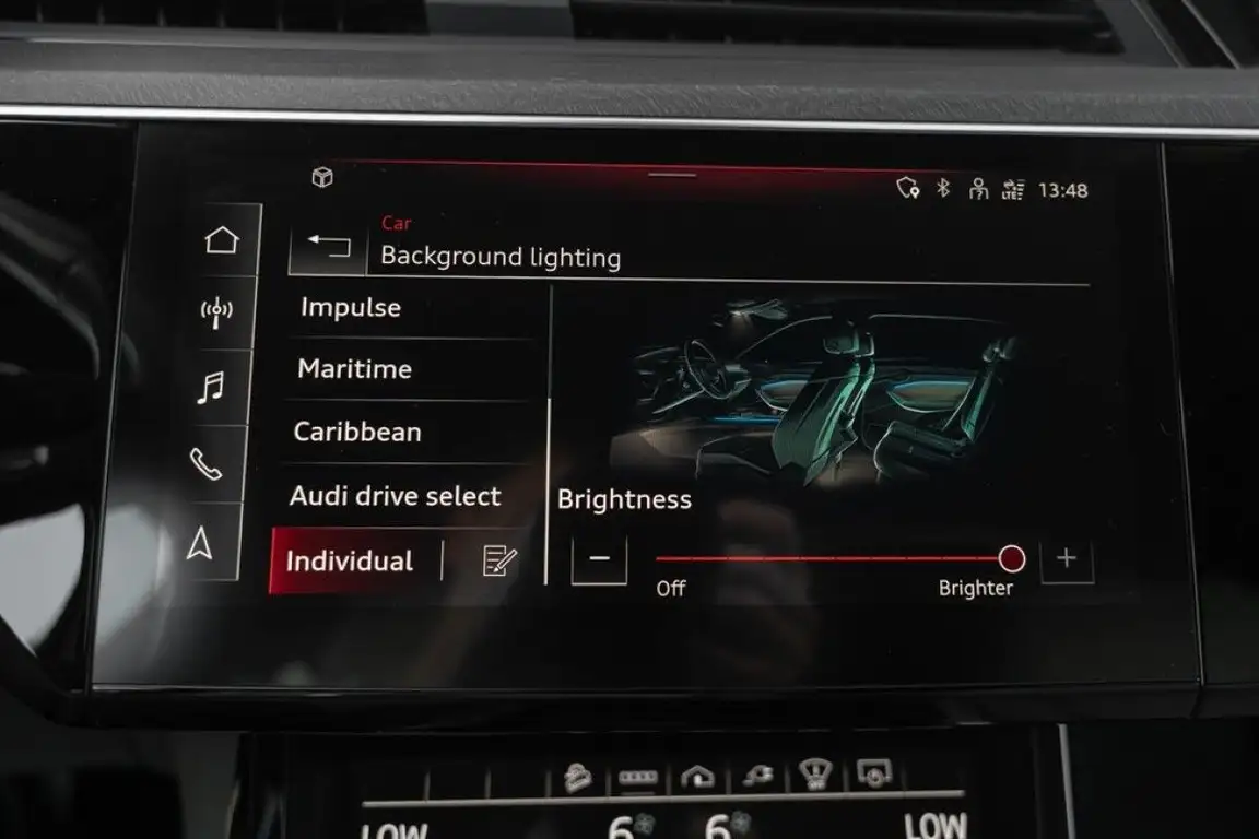 AUDI E-TRON