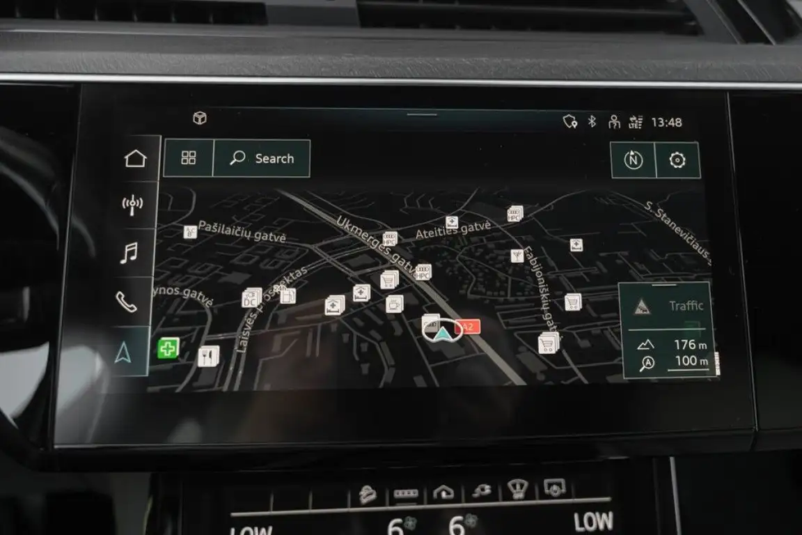 AUDI E-TRON