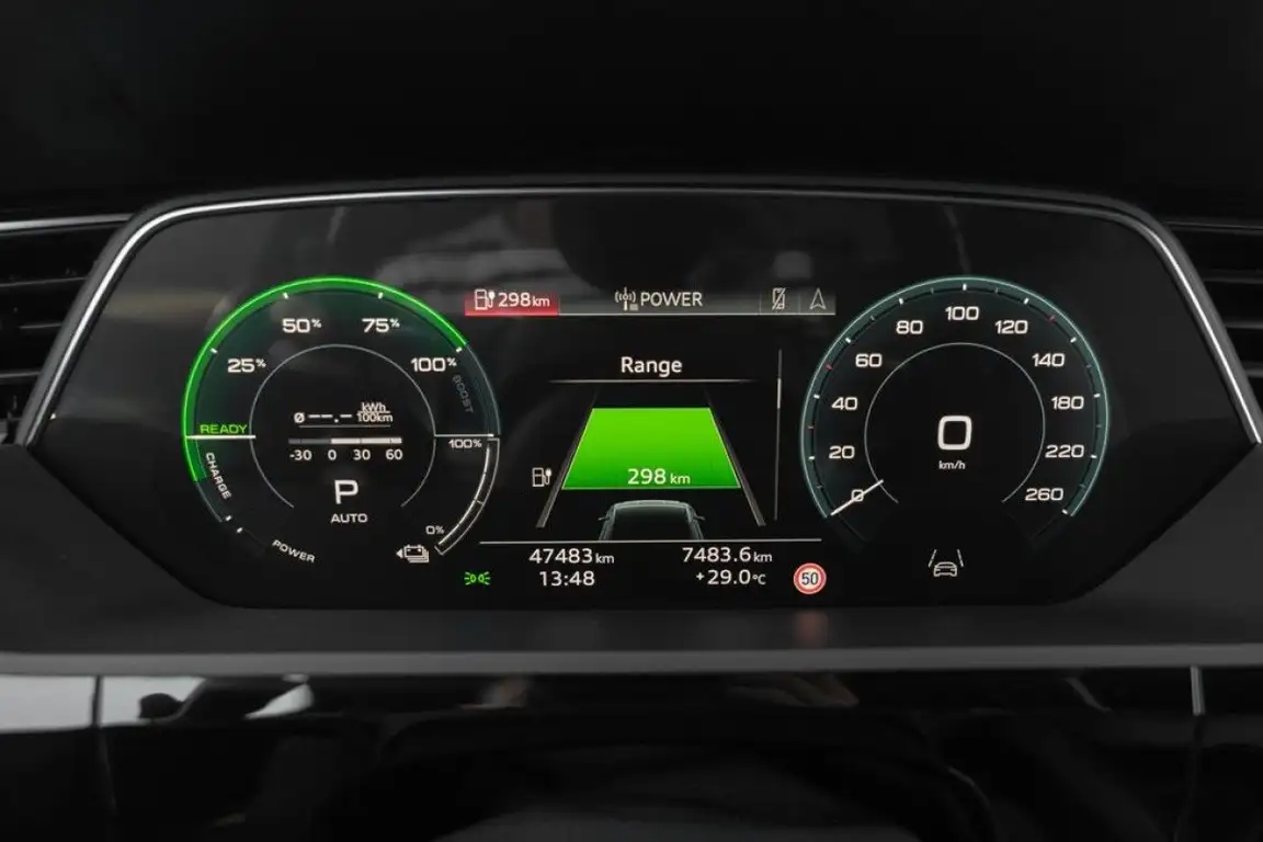 AUDI E-TRON