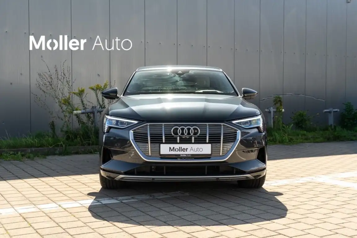 AUDI E-TRON