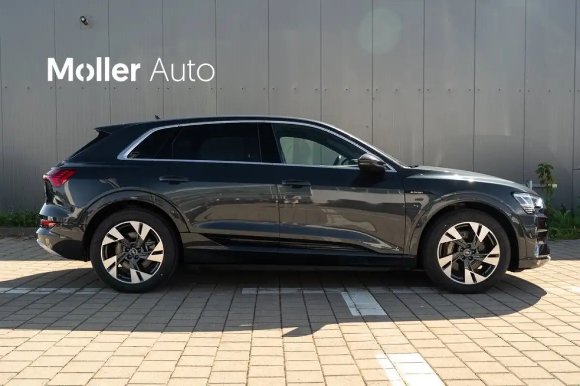 AUDI E-TRON