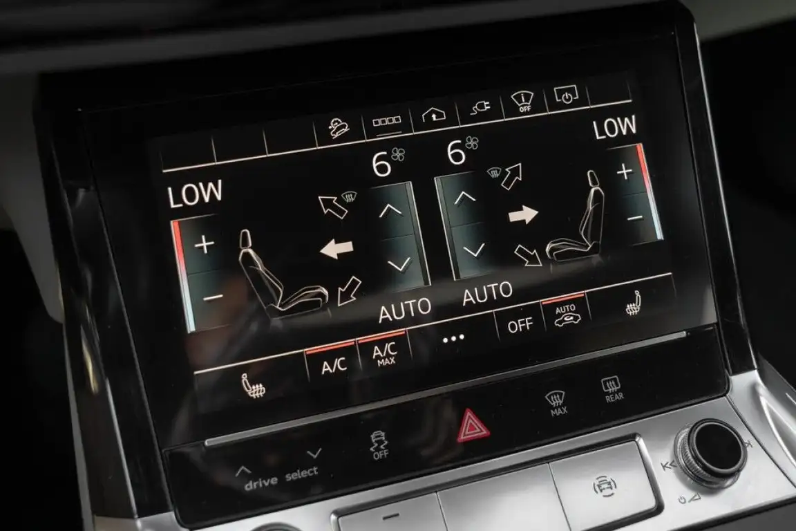 AUDI E-TRON