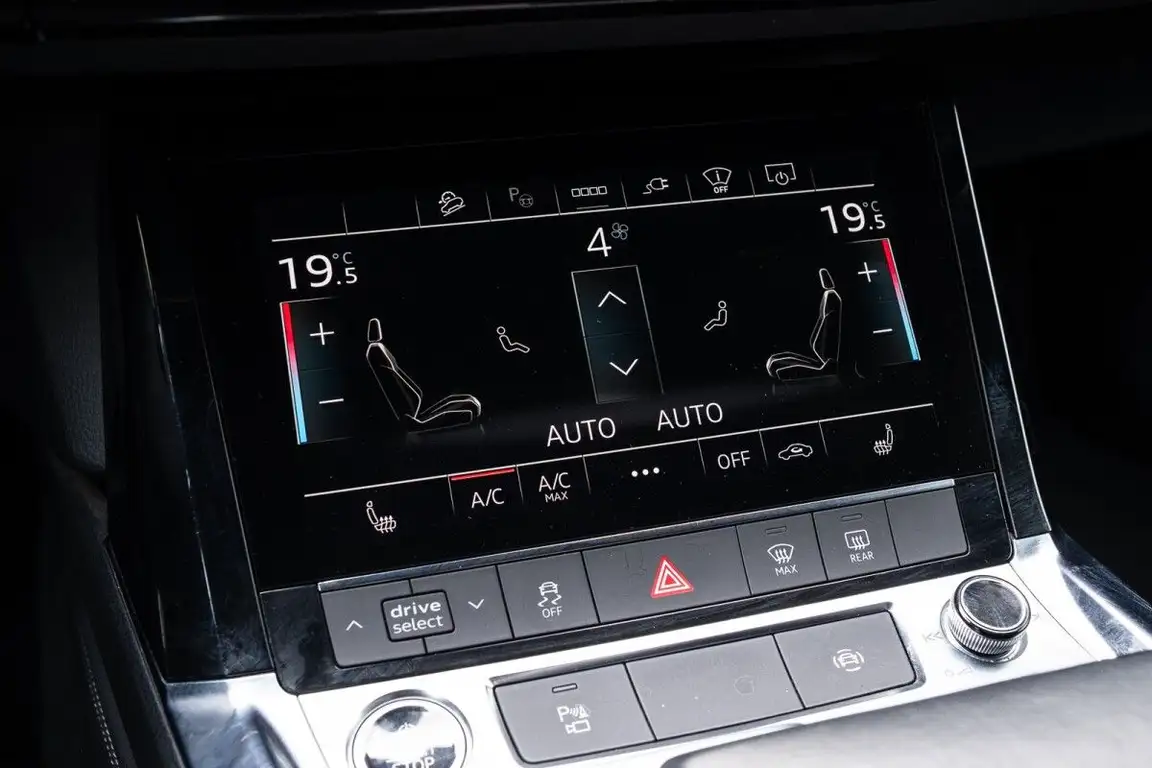 AUDI E-TRON