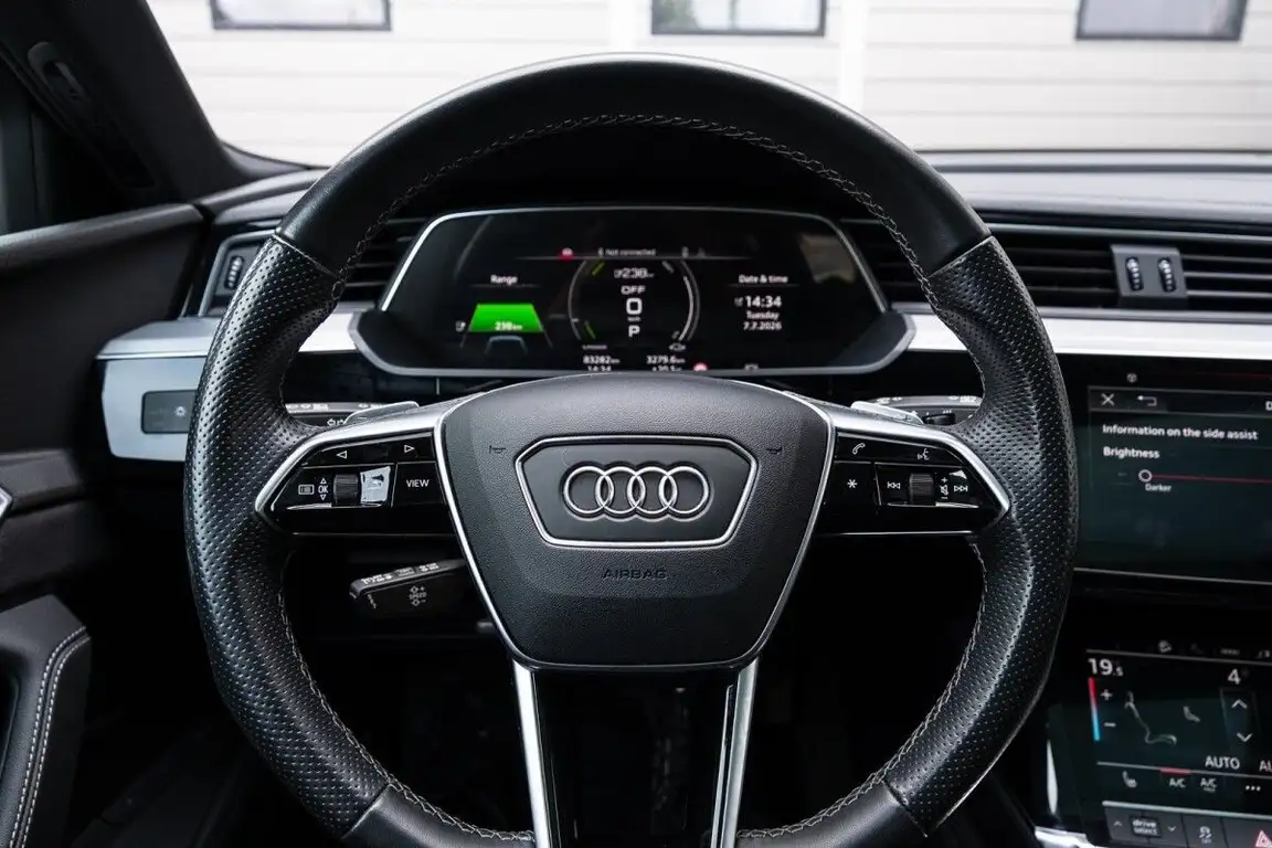 AUDI E-TRON