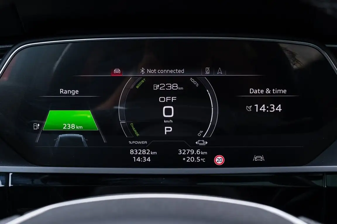AUDI E-TRON