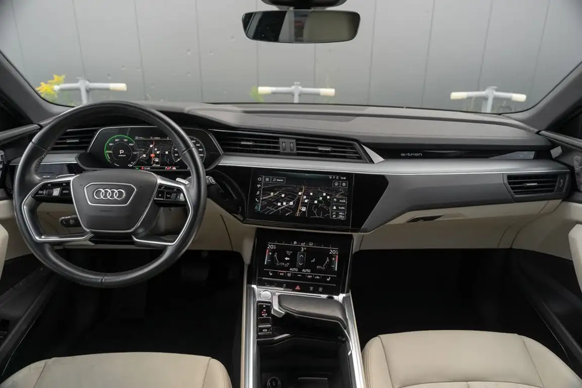 AUDI E-TRON