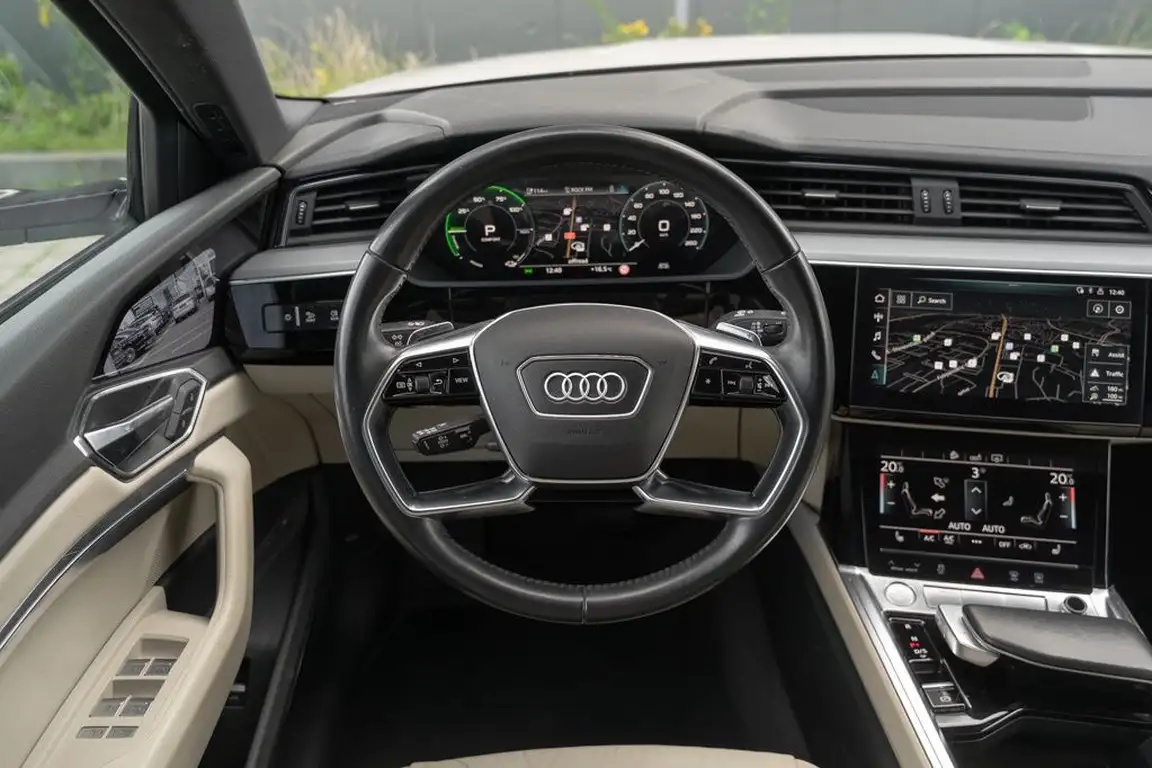 AUDI E-TRON
