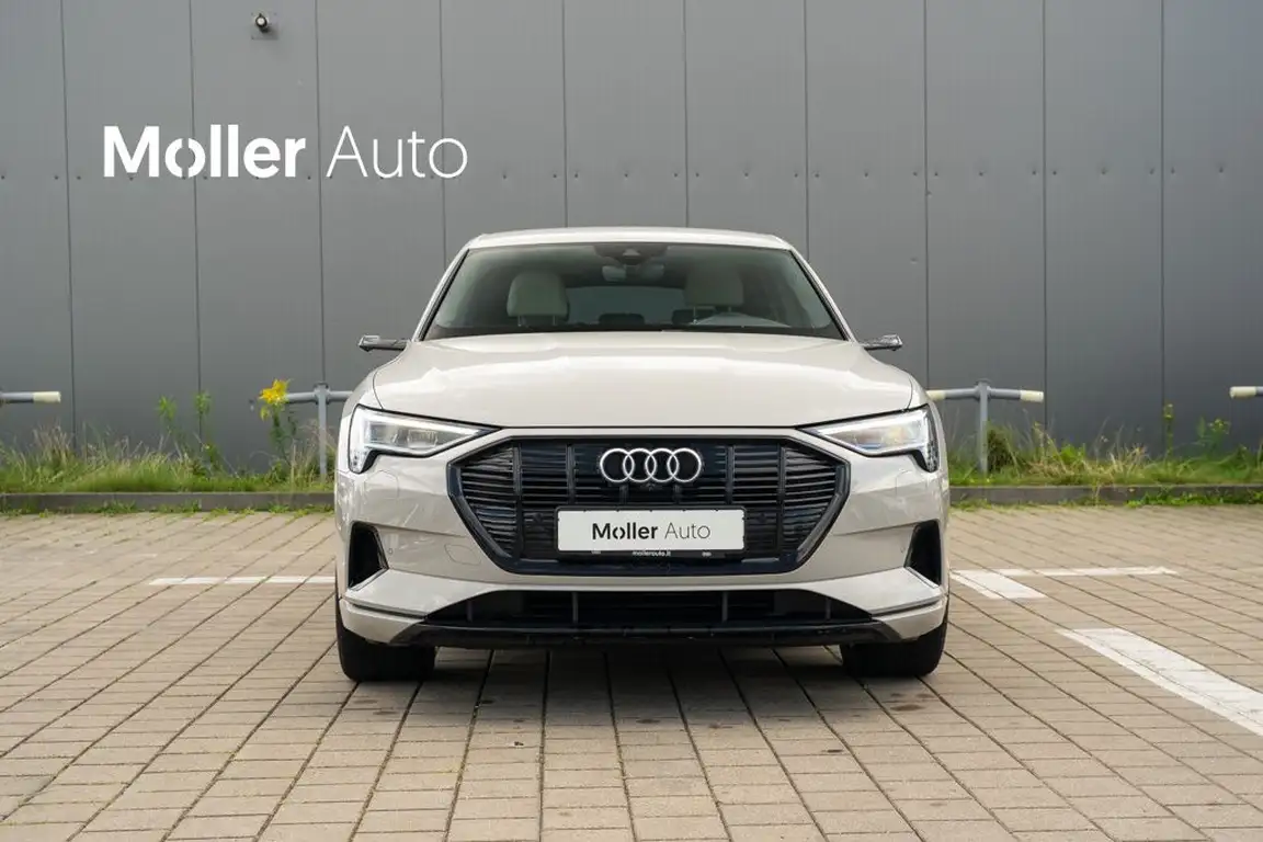 AUDI E-TRON