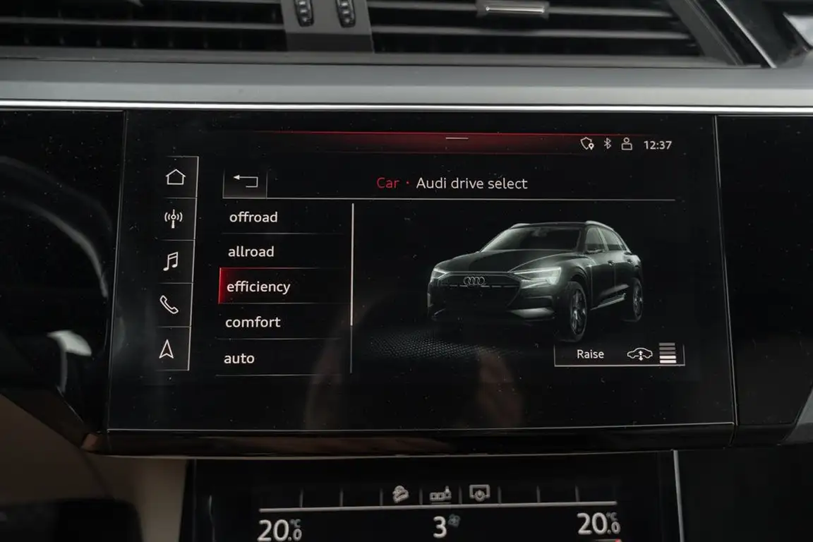 AUDI E-TRON