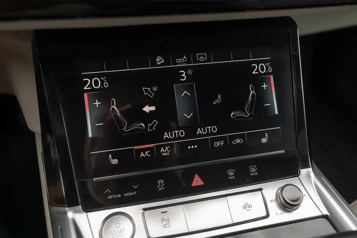 AUDI E-TRON