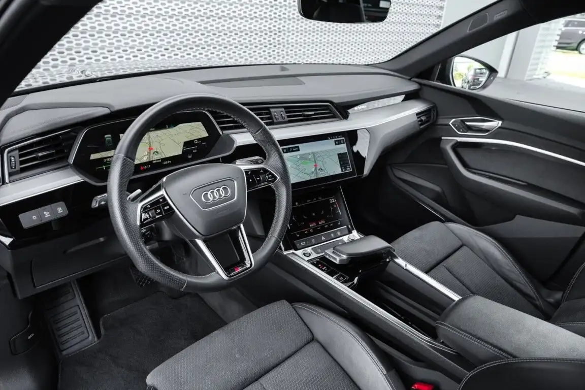 AUDI E-TRON