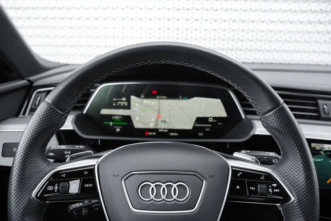 AUDI E-TRON