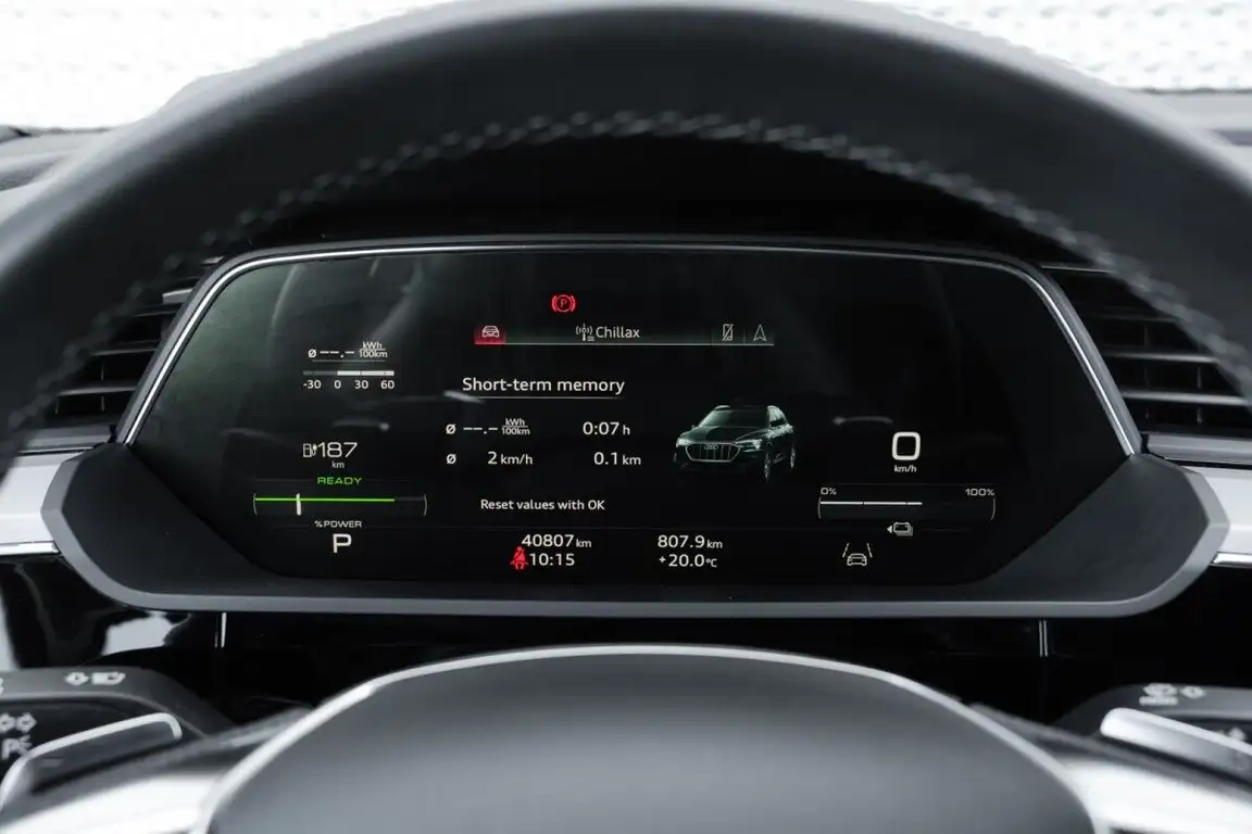 AUDI E-TRON