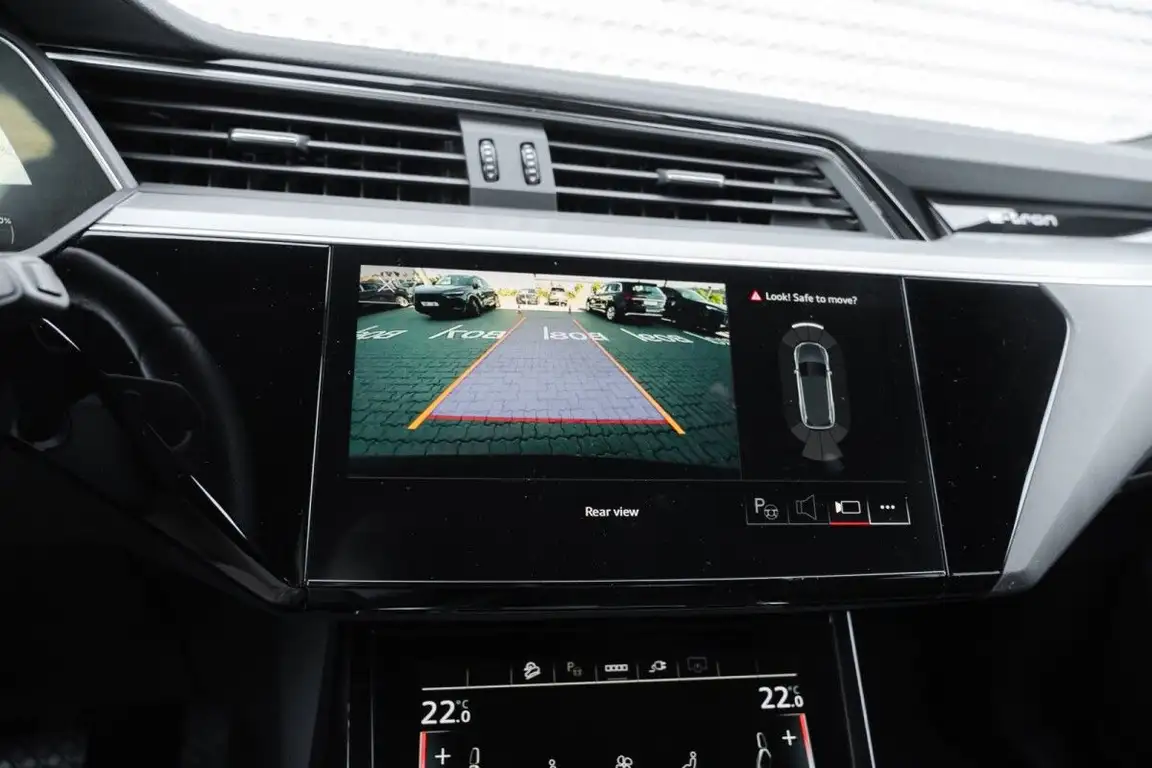 AUDI E-TRON