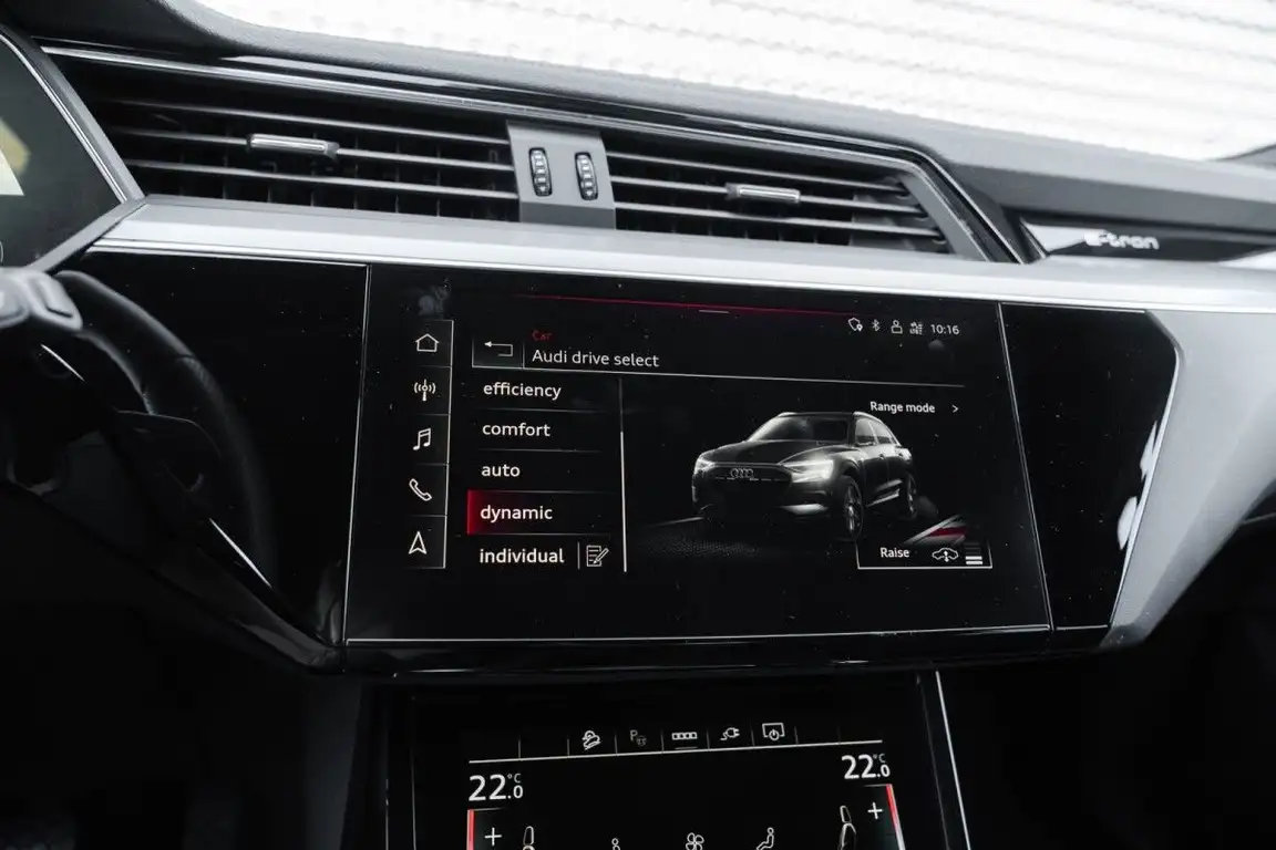 AUDI E-TRON