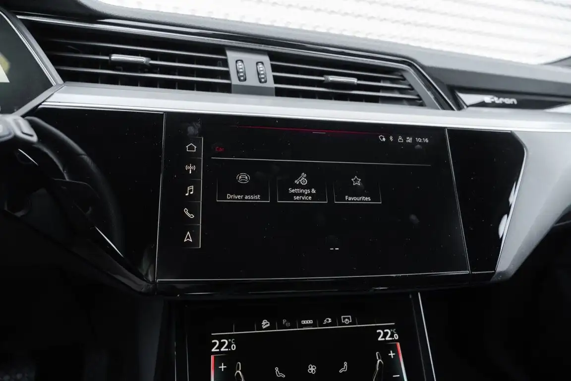 AUDI E-TRON