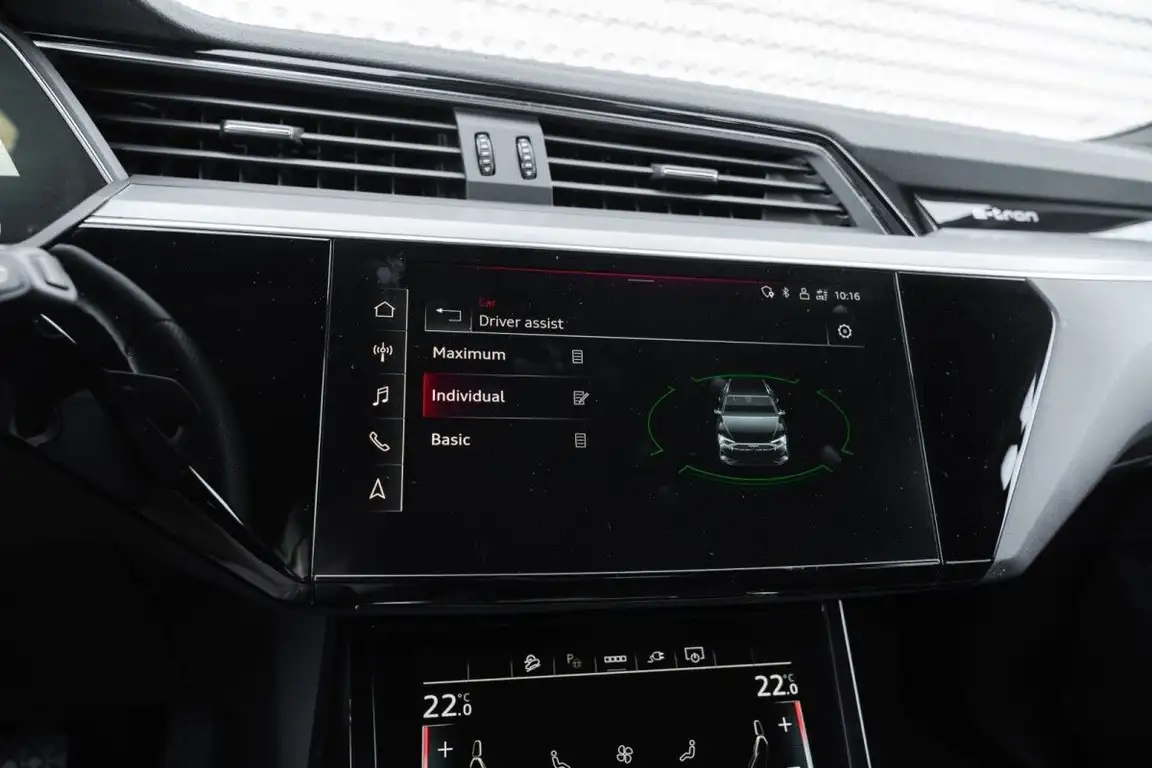 AUDI E-TRON