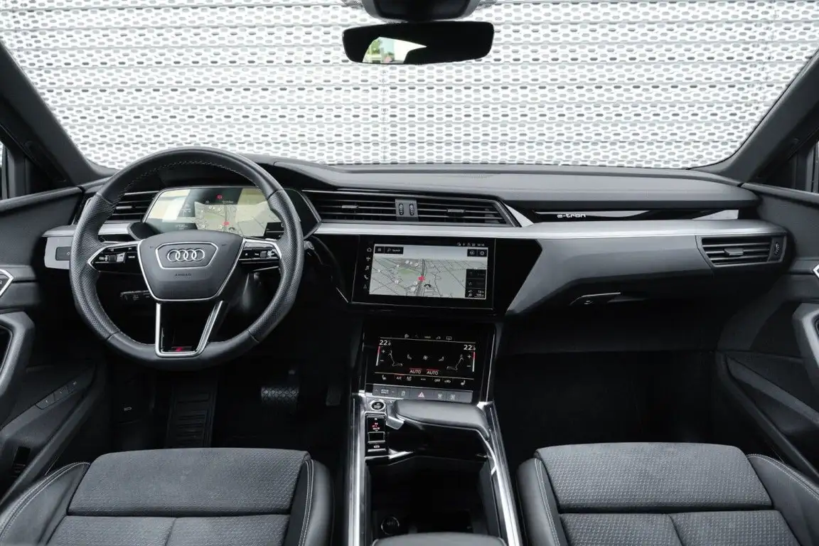 AUDI E-TRON