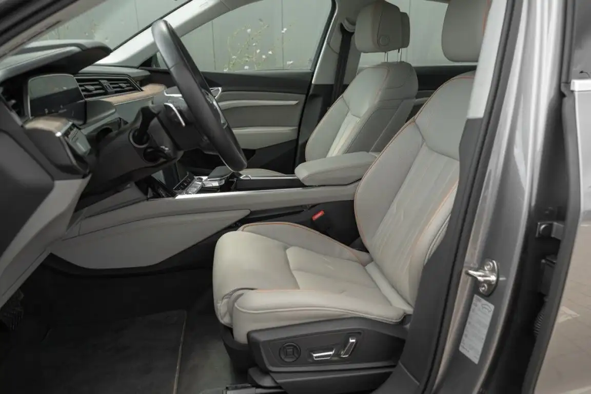 AUDI E-TRON