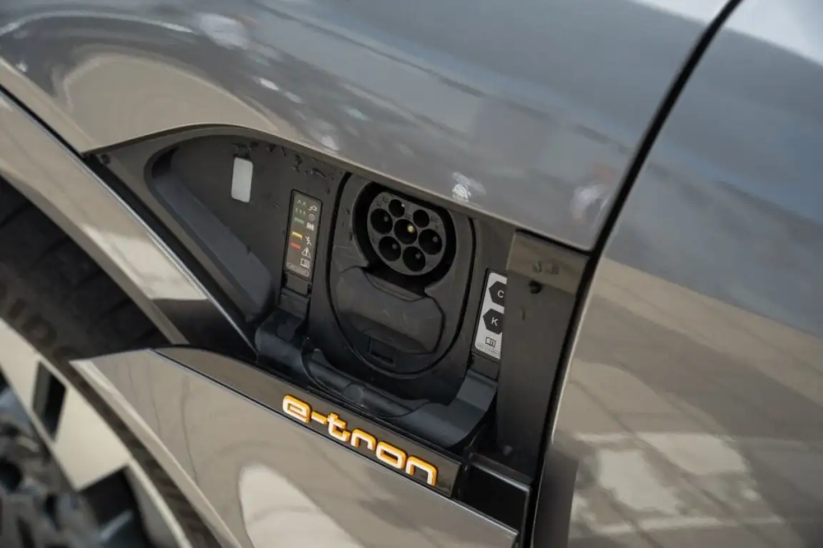 AUDI E-TRON