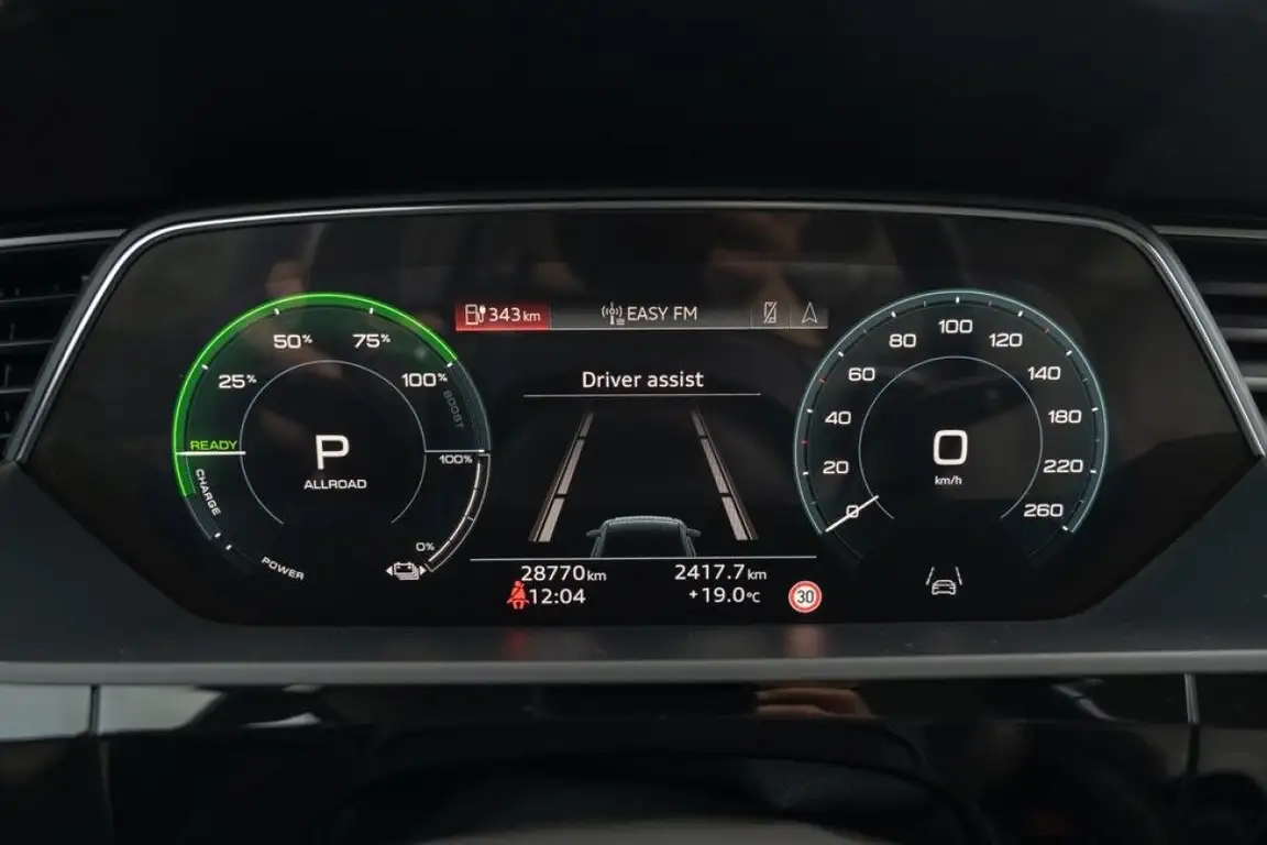 AUDI E-TRON