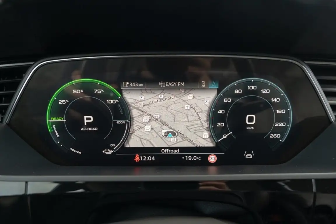AUDI E-TRON