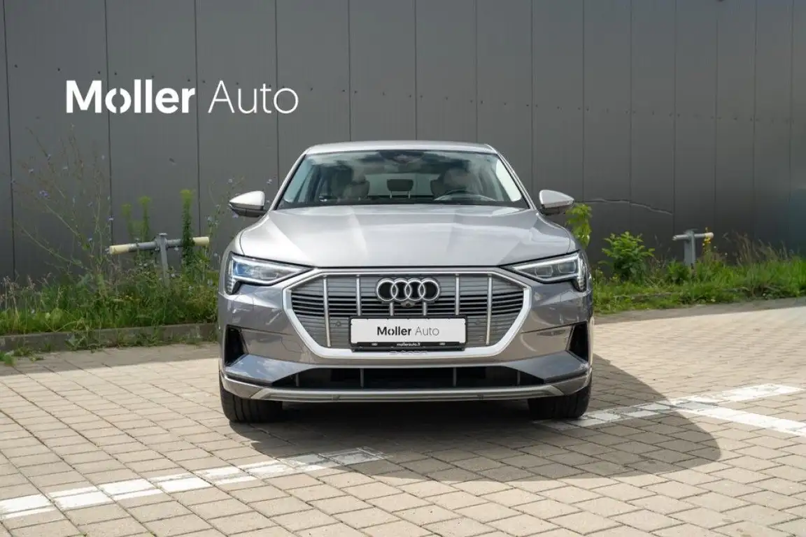 AUDI E-TRON