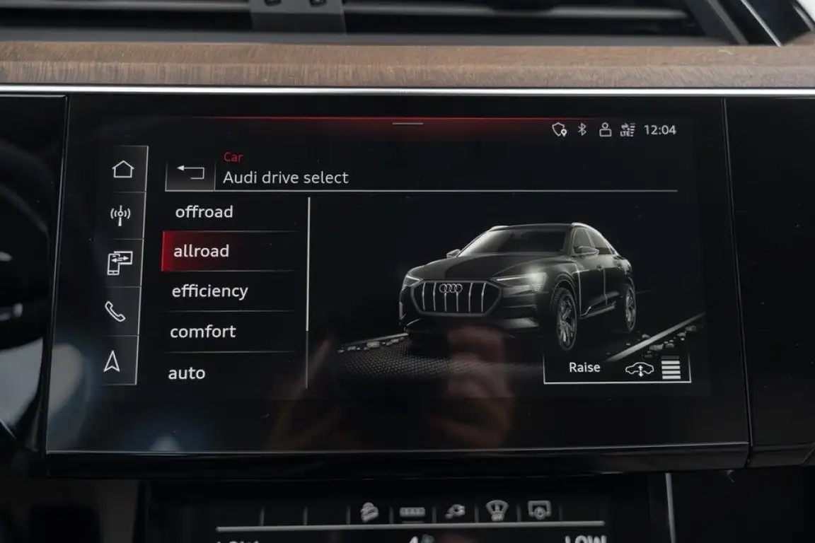 AUDI E-TRON
