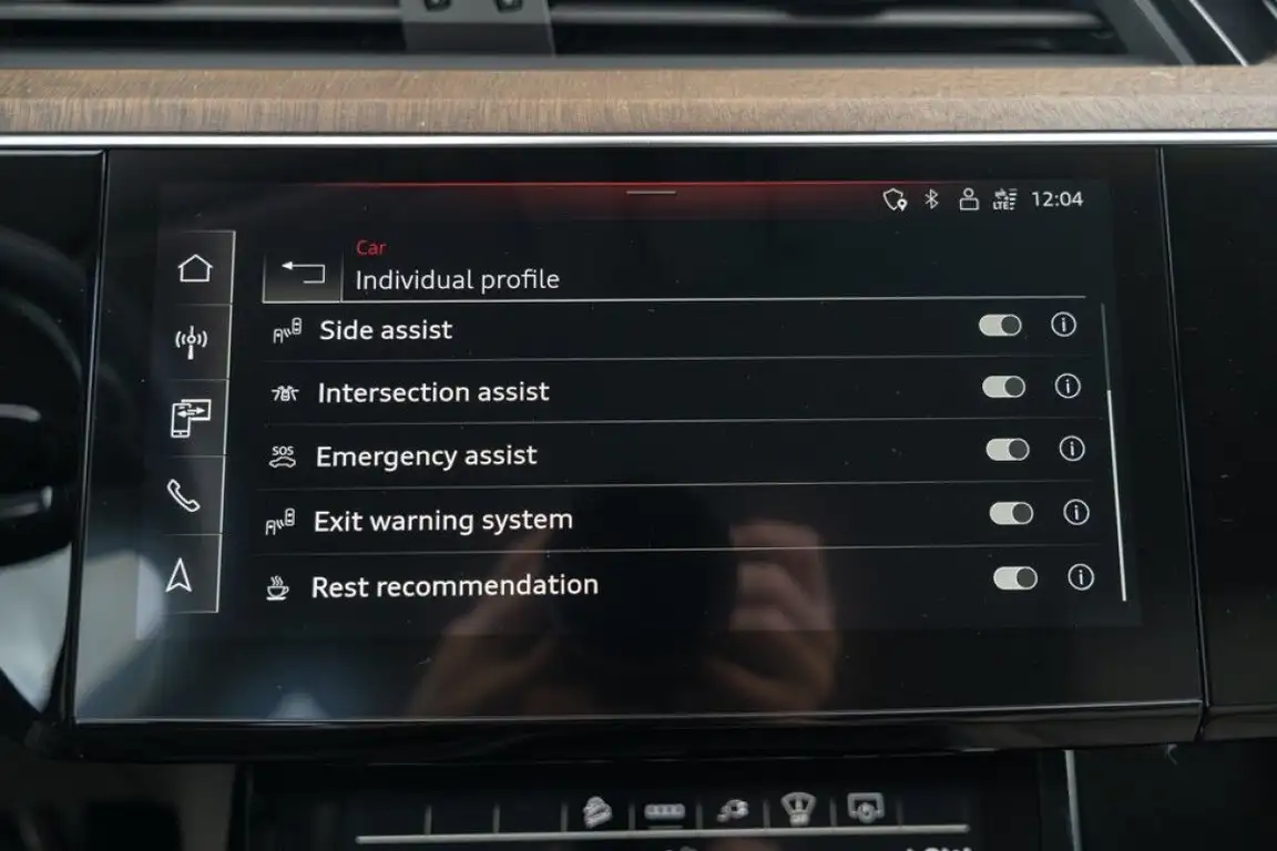 AUDI E-TRON