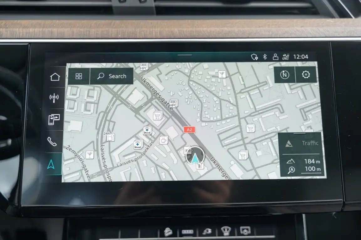 AUDI E-TRON