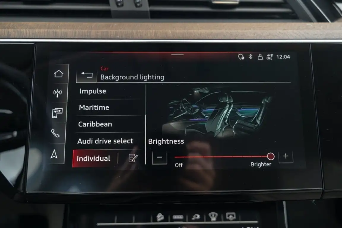 AUDI E-TRON