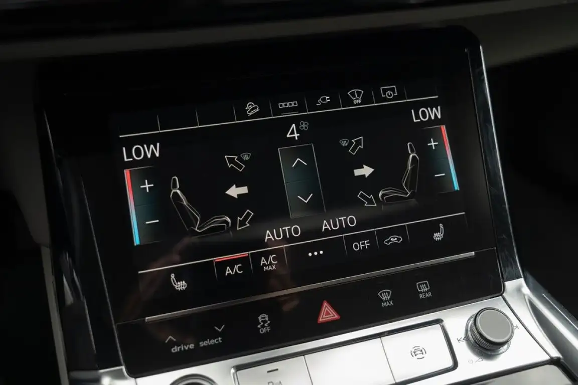 AUDI E-TRON