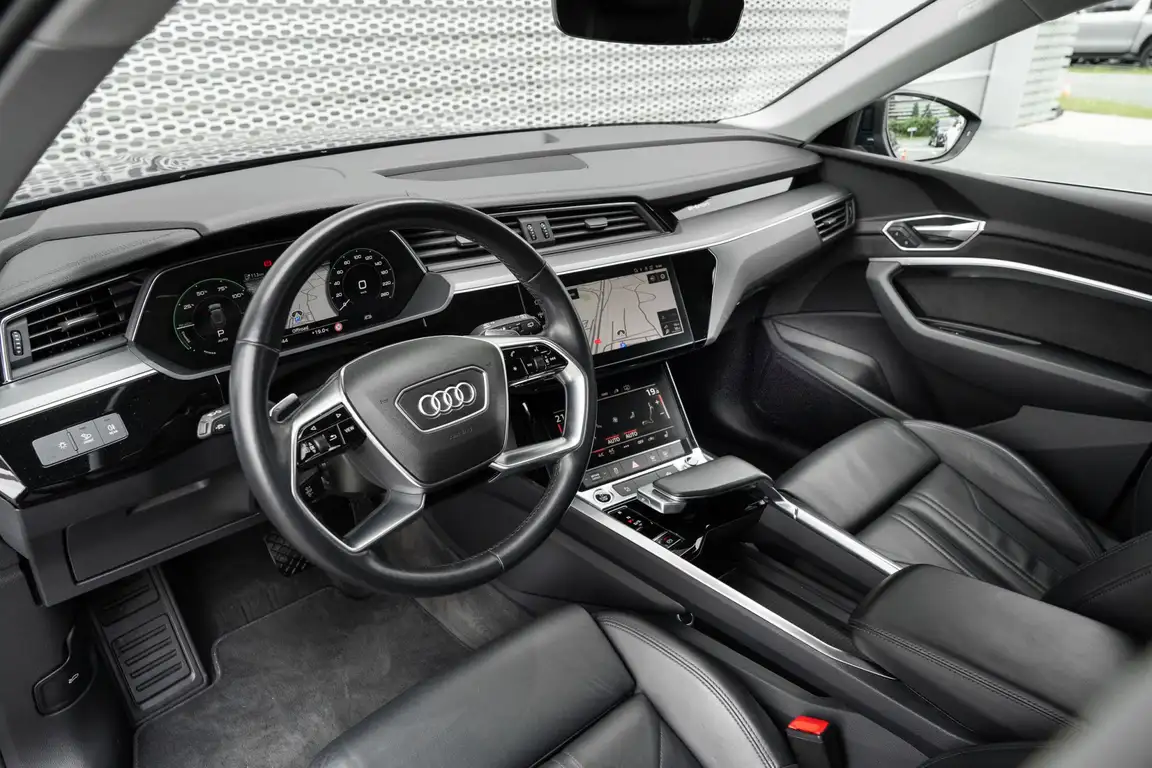 AUDI E-TRON