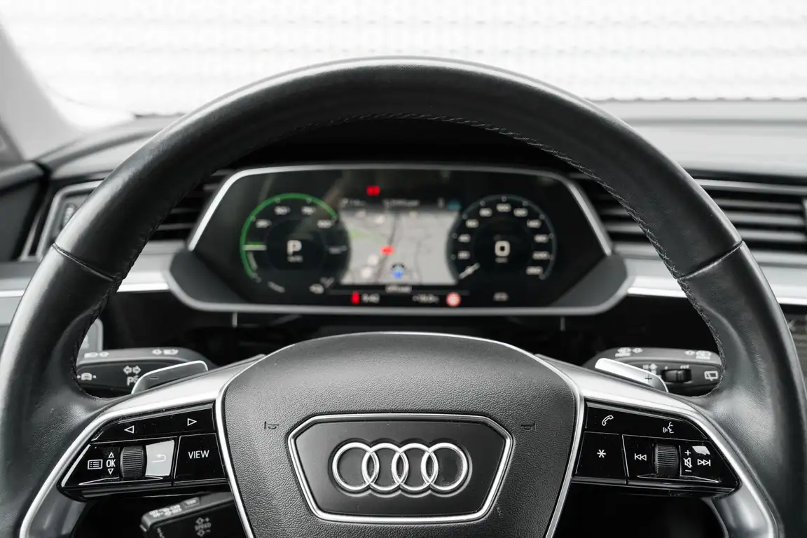 AUDI E-TRON