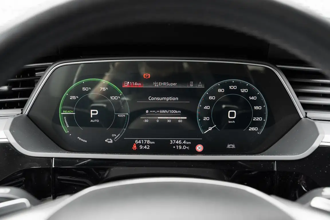 AUDI E-TRON