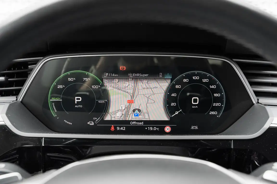 AUDI E-TRON