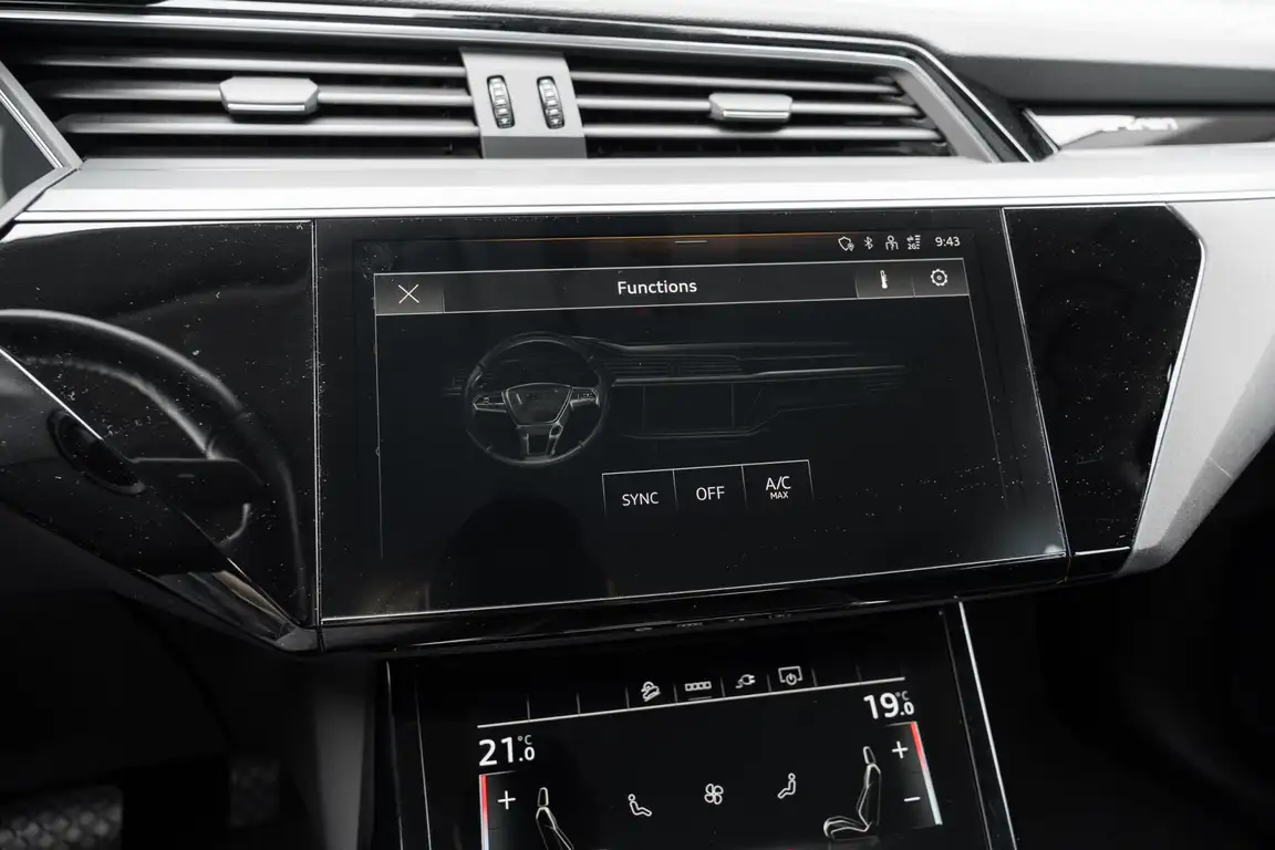 AUDI E-TRON
