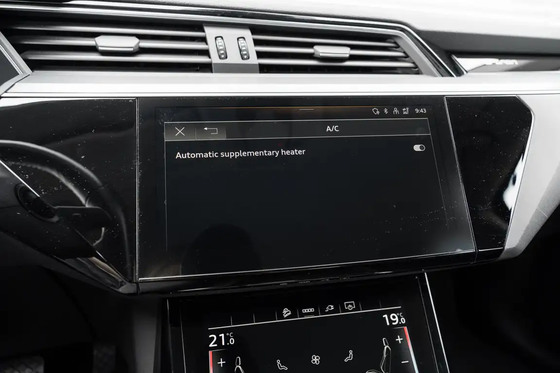 AUDI E-TRON