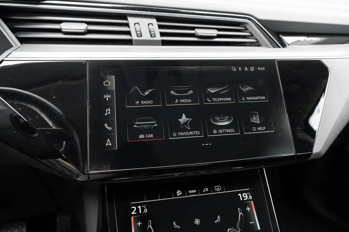 AUDI E-TRON