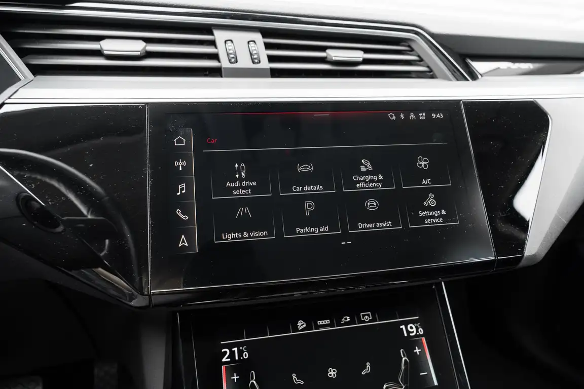 AUDI E-TRON