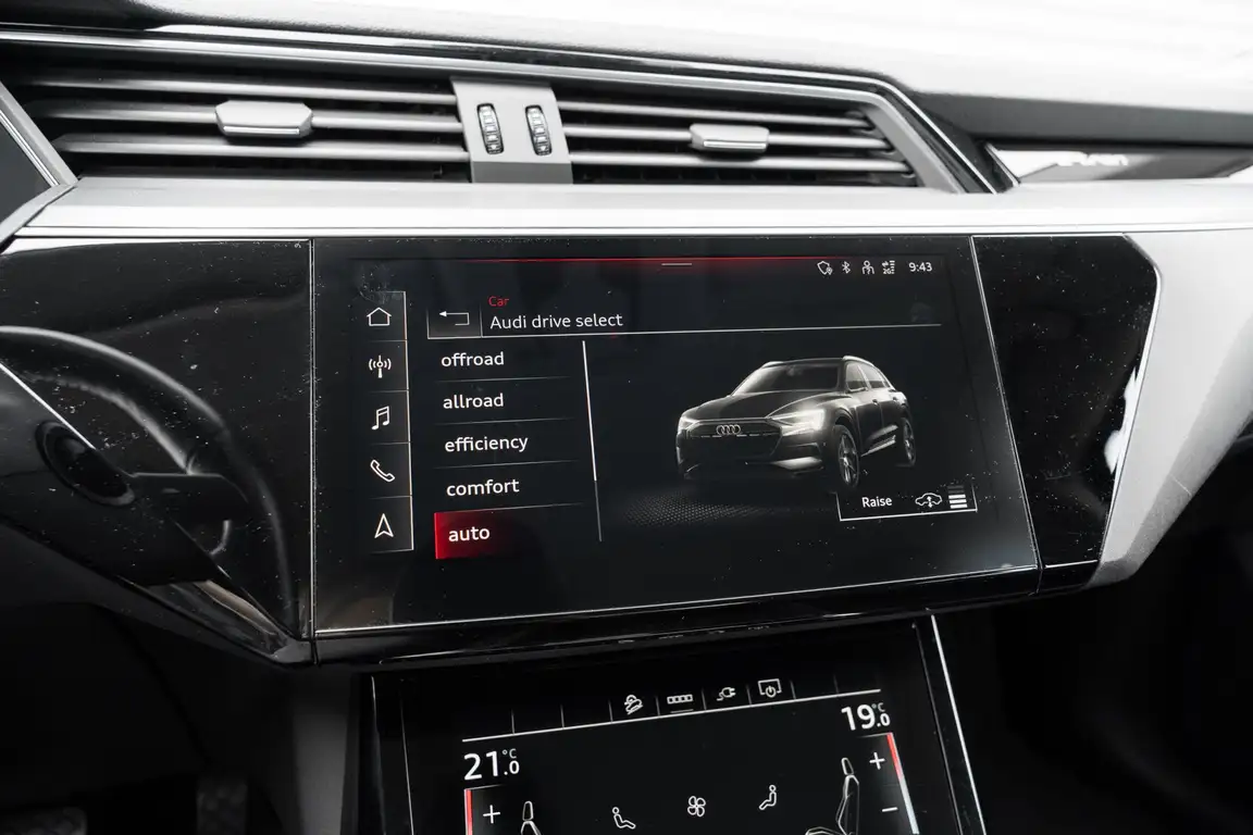AUDI E-TRON