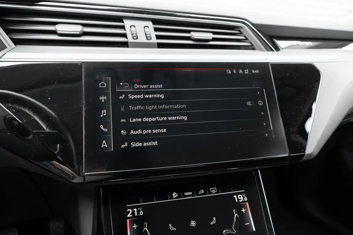 AUDI E-TRON