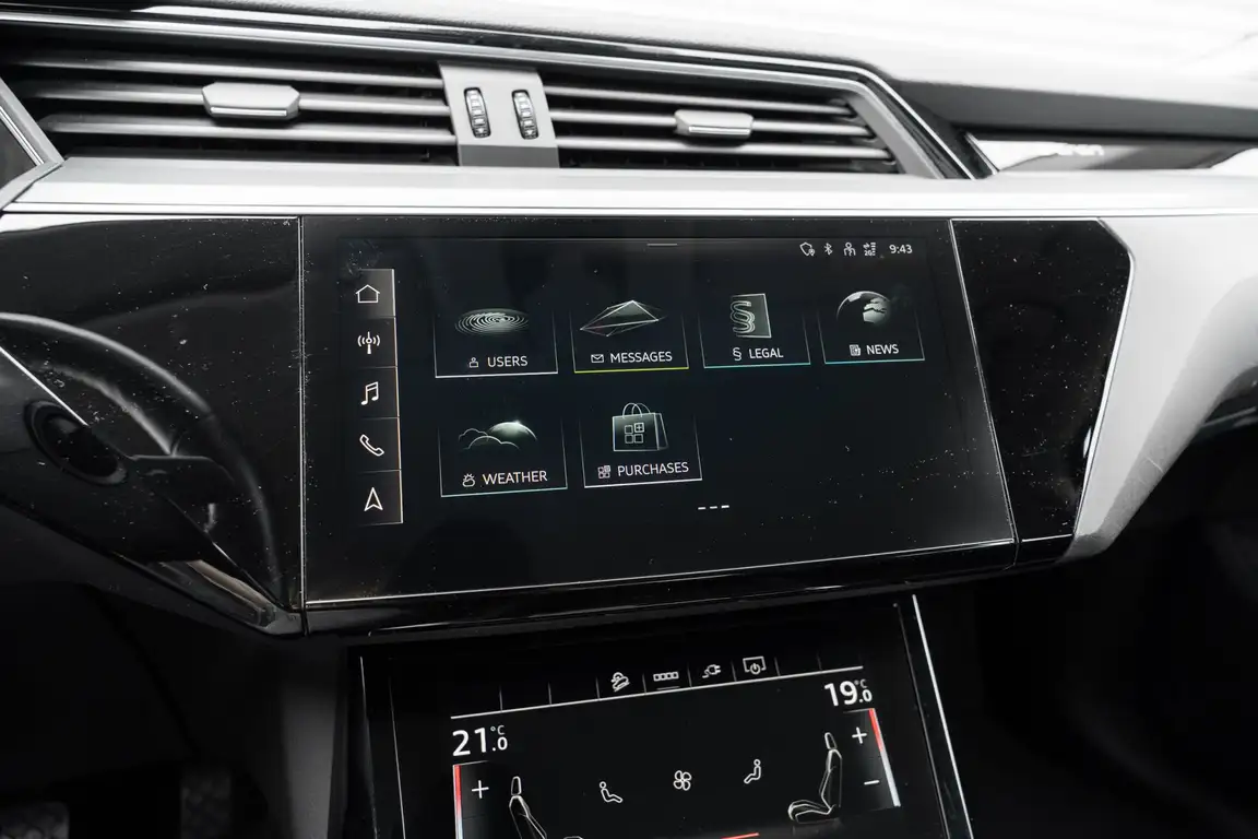 AUDI E-TRON