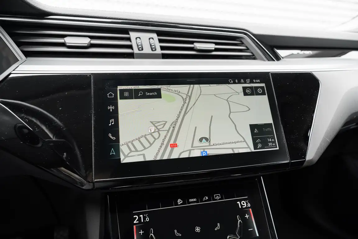 AUDI E-TRON